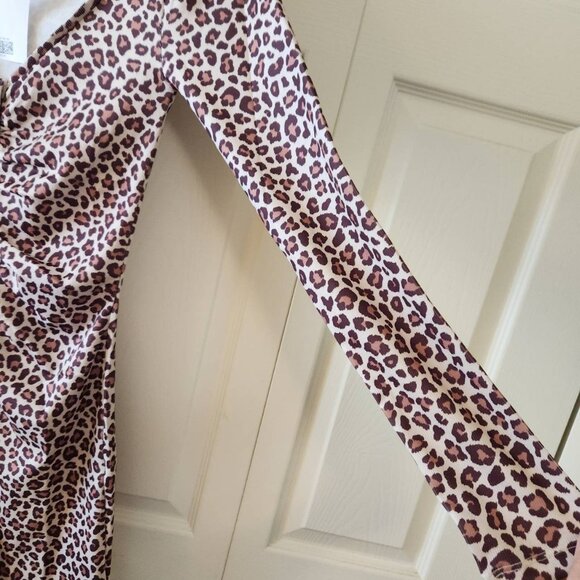 H&M Leopard Print Ruched Mini Dress With Long Sleeves Size M - Picture 5 of 9